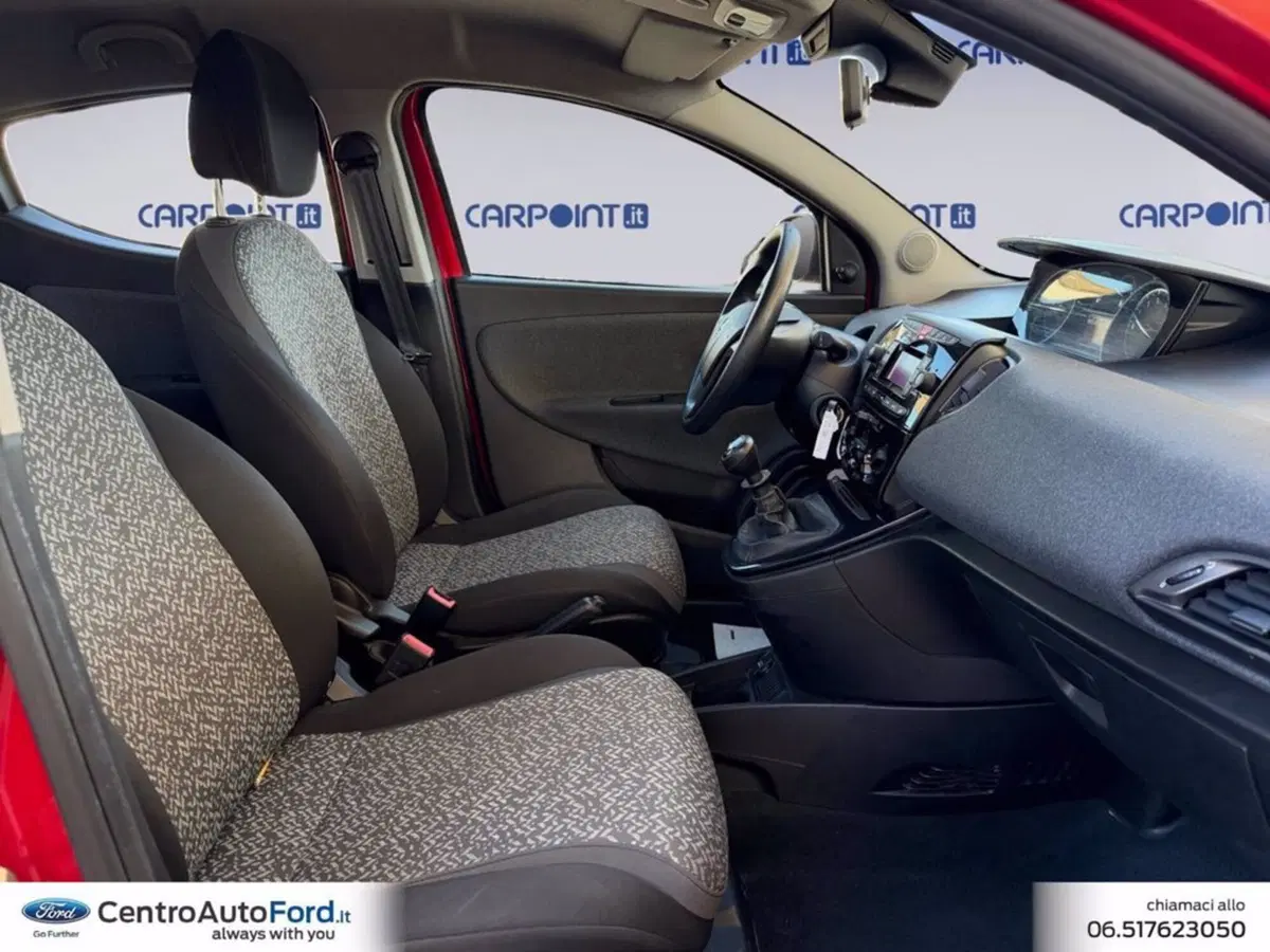 Lancia Ypsilon usata a Roma (15)