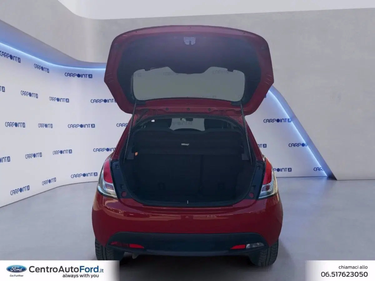 Lancia Ypsilon usata a Roma (17)