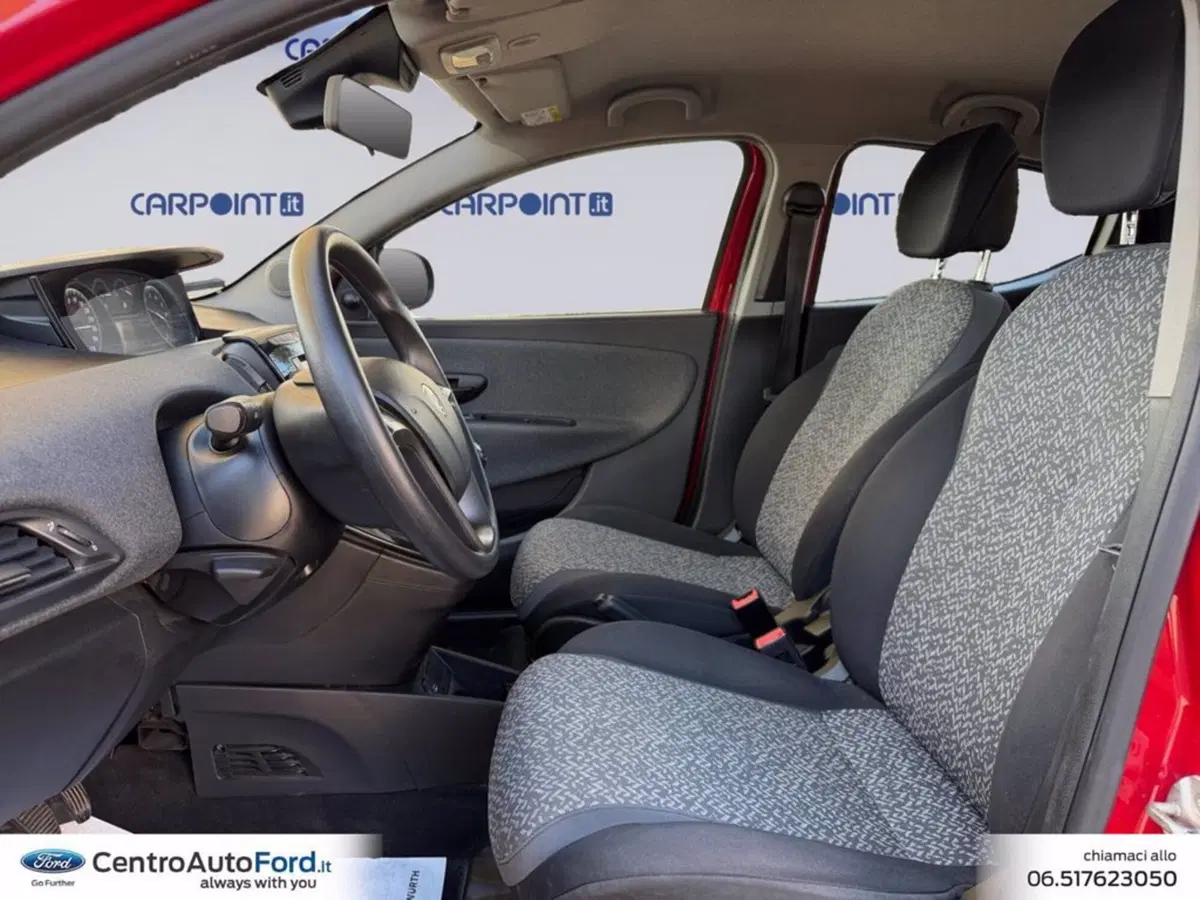 Lancia Ypsilon usata a Roma (9)