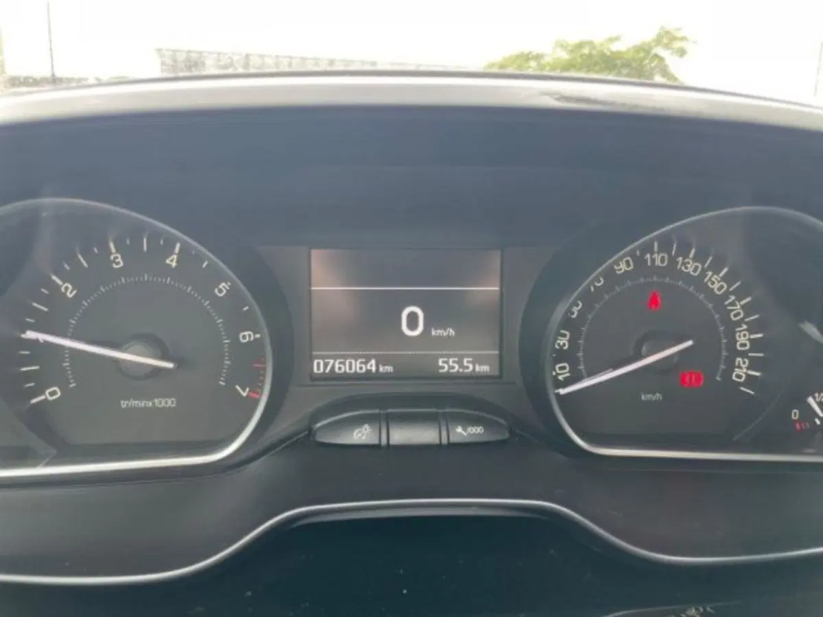 Peugeot 208 usata a Vercelli (8)