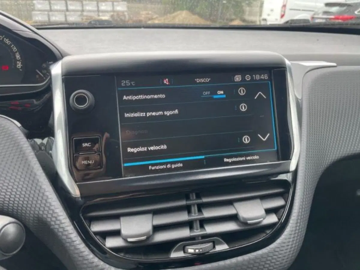 Peugeot 208 usata a Vercelli (9)