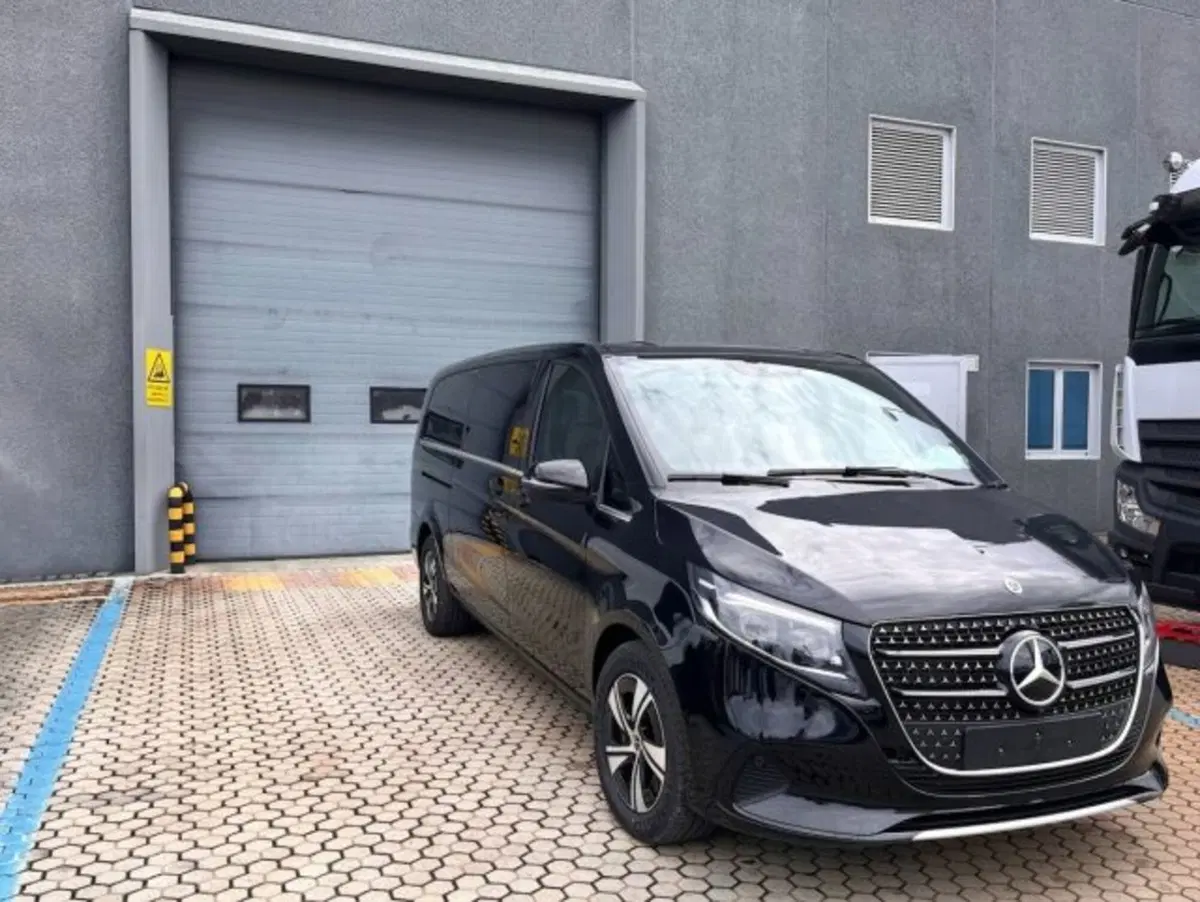Mercedes-Benz Classe V nuova a Bergamo (3)