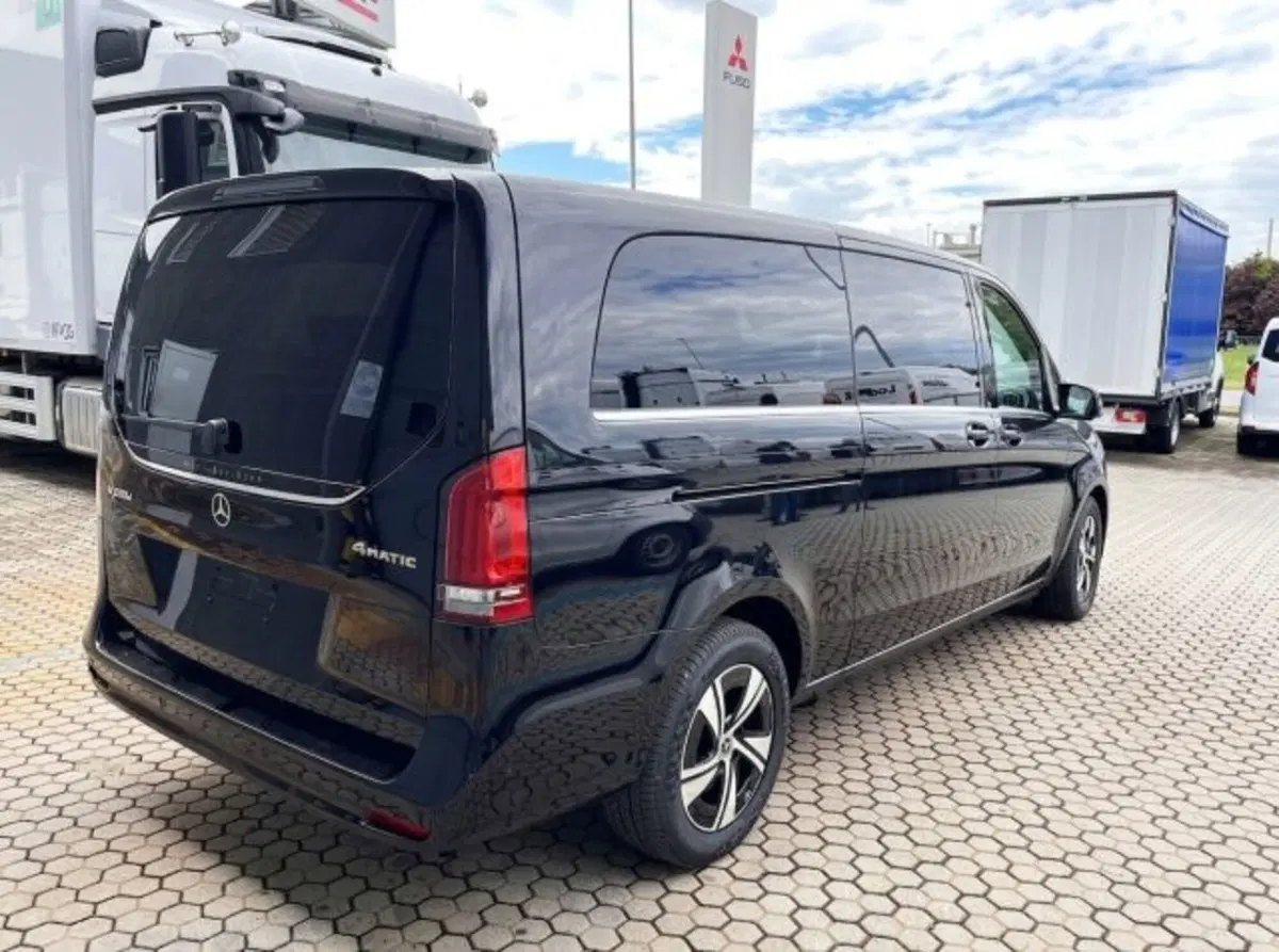 Mercedes-Benz Classe V nuova a Bergamo (4)