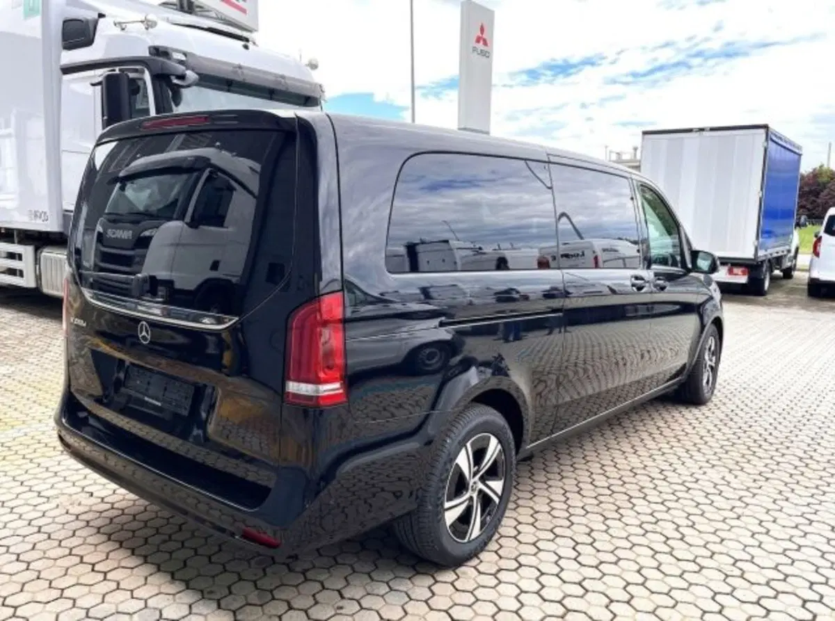 Mercedes-Benz Classe V nuova a Bergamo (4)