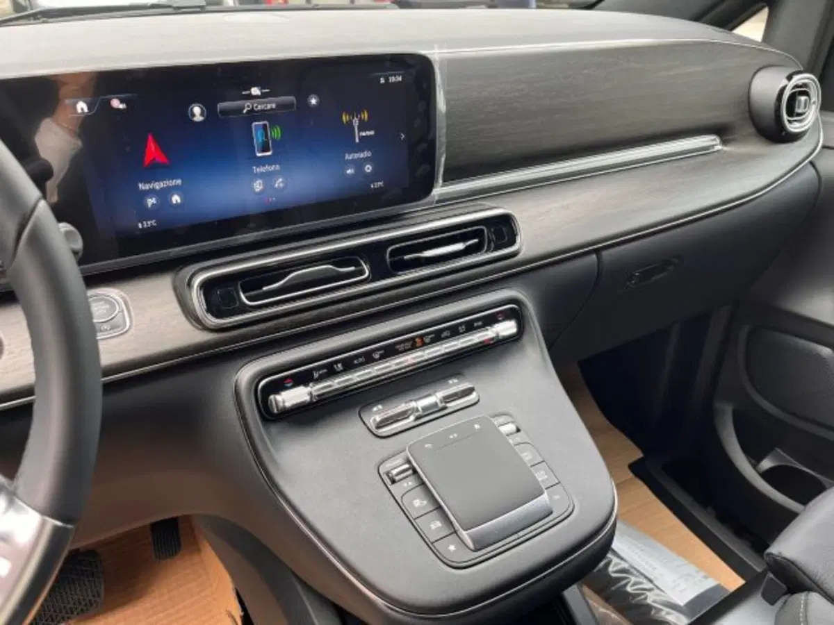 Mercedes-Benz Classe V nuova a Bergamo (9)