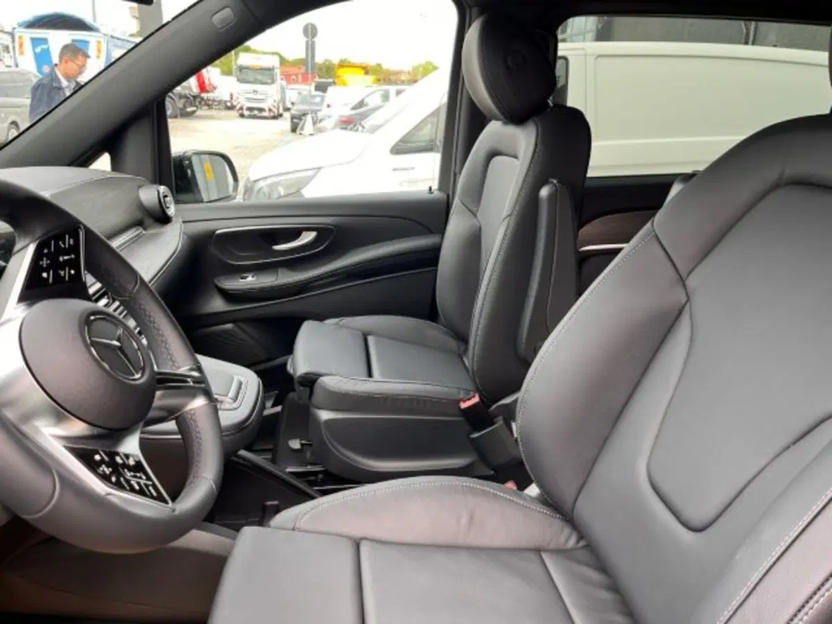 Mercedes-Benz Classe V nuova a Bergamo (11)