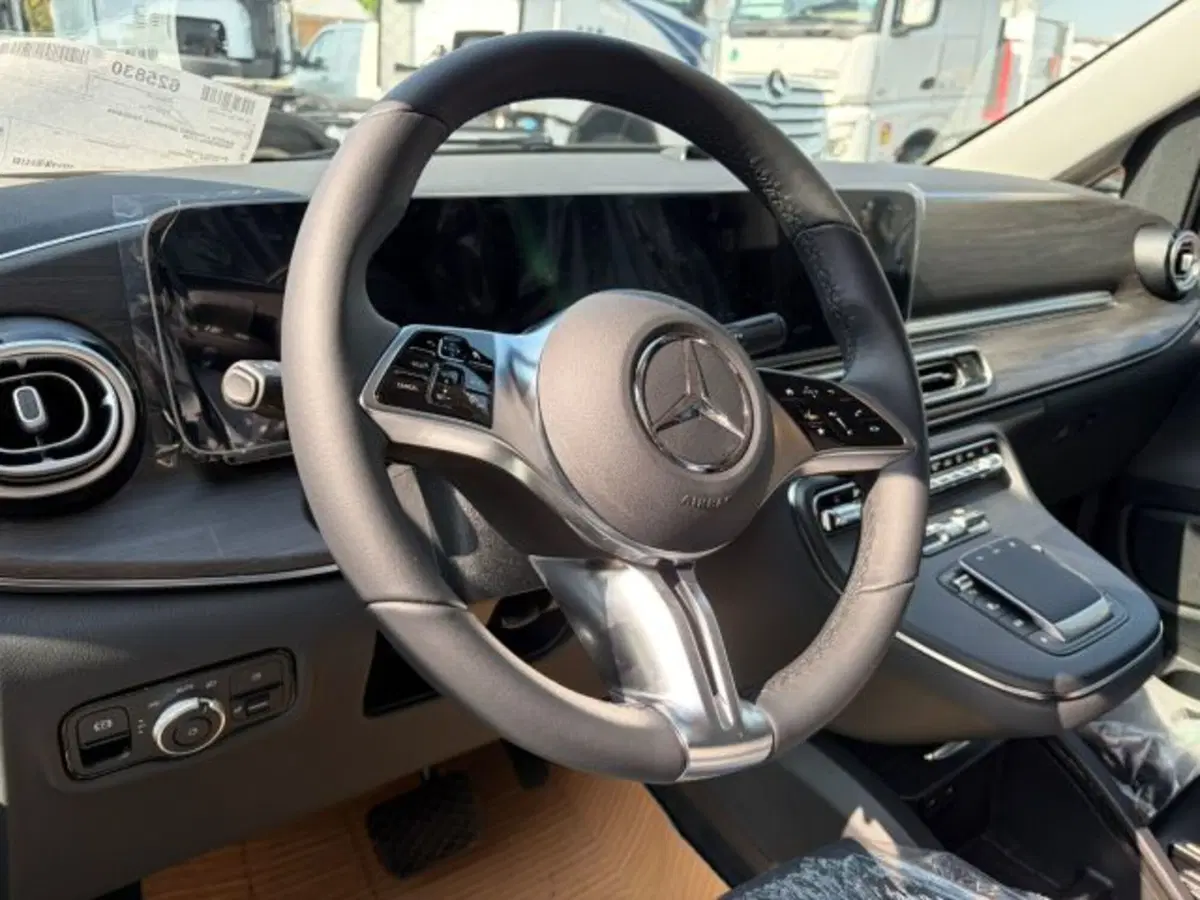 Mercedes-Benz Classe V nuova a Bergamo (7)