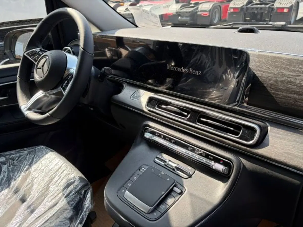 Mercedes-Benz Classe V nuova a Bergamo (9)