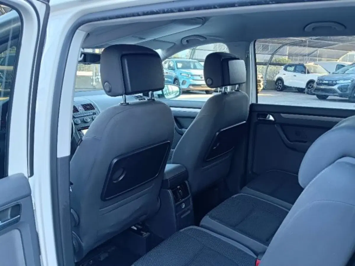 Volkswagen Touran usata a Brescia (11)