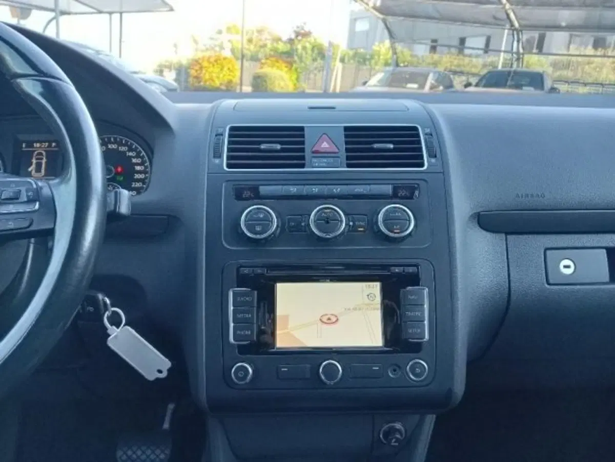 Volkswagen Touran usata a Brescia (16)