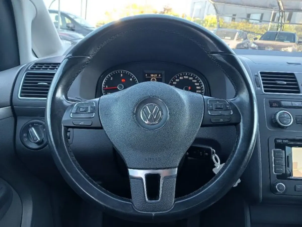 Volkswagen Touran usata a Brescia (8)