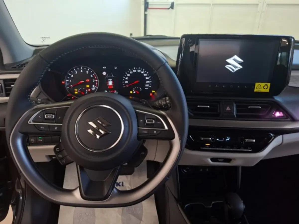 Suzuki Swift nuova a Reggio Emilia (9)