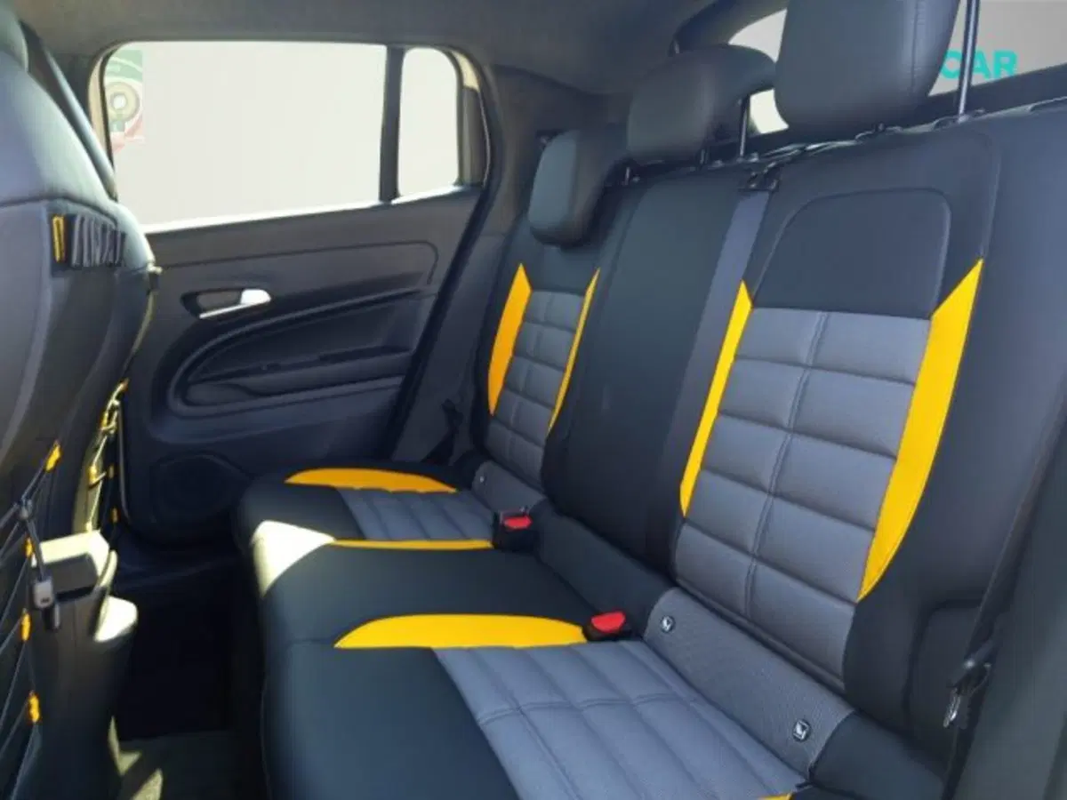 Jeep Avenger nuova a Frosinone (10)