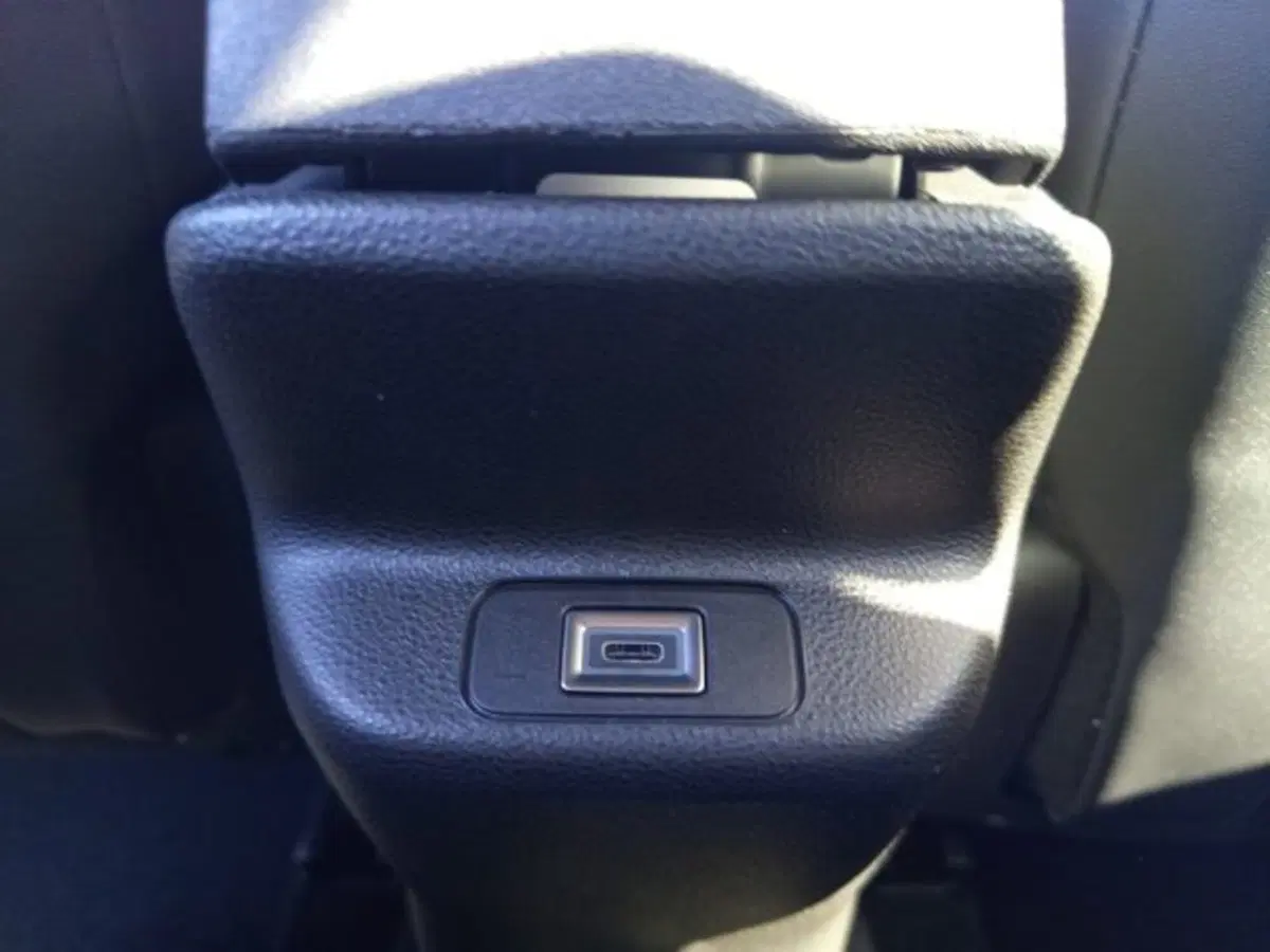Jeep Avenger nuova a Frosinone (15)