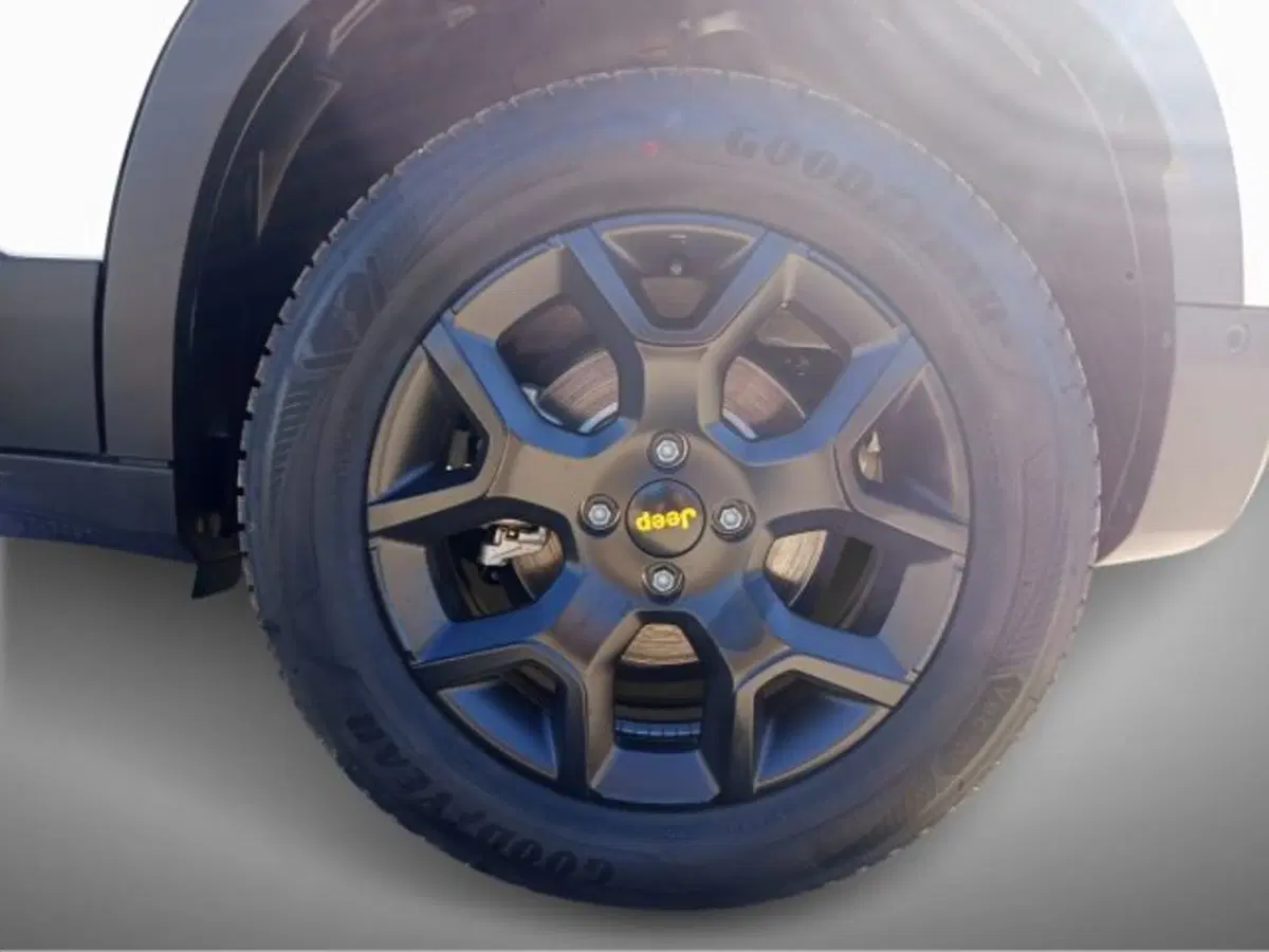 Jeep Avenger nuova a Frosinone (8)