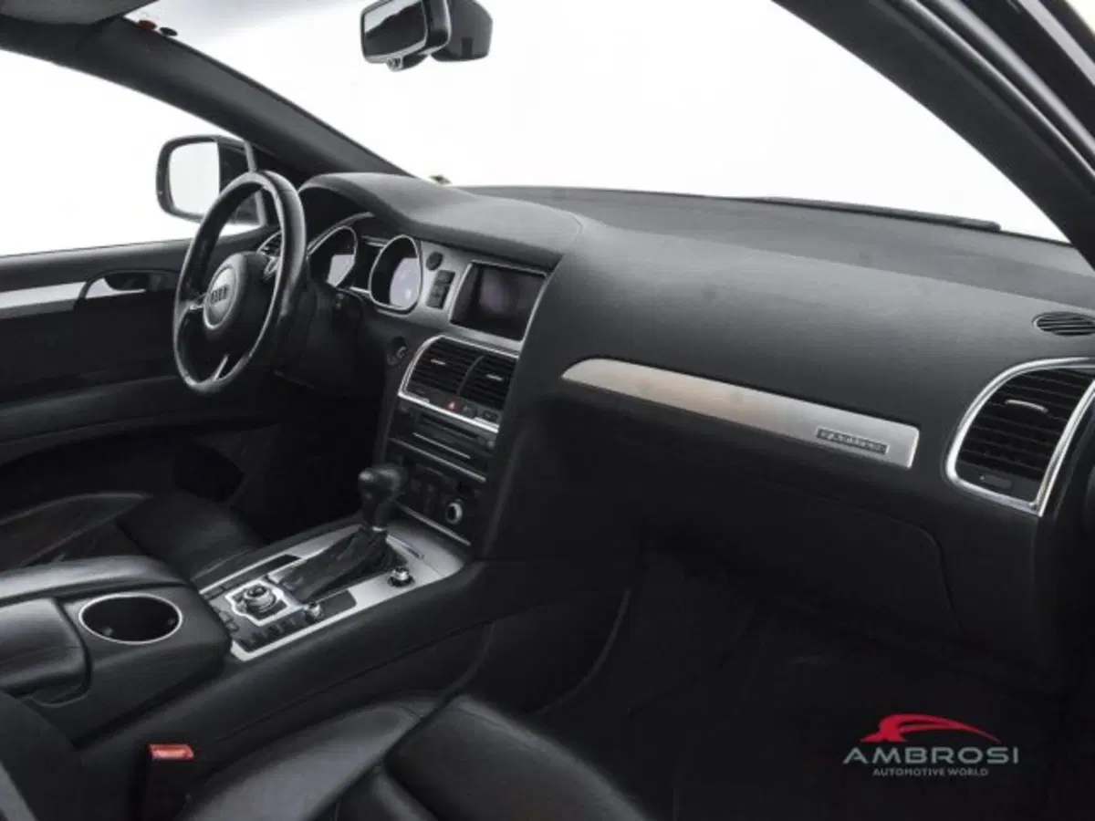 Audi Q7 usata a Perugia (13)