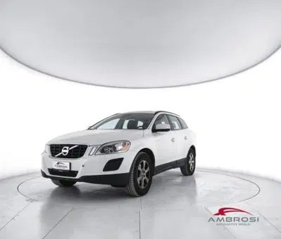 Volvo XC60 D5 AWD Geartronic Momentum del 2011 usata a Corciano