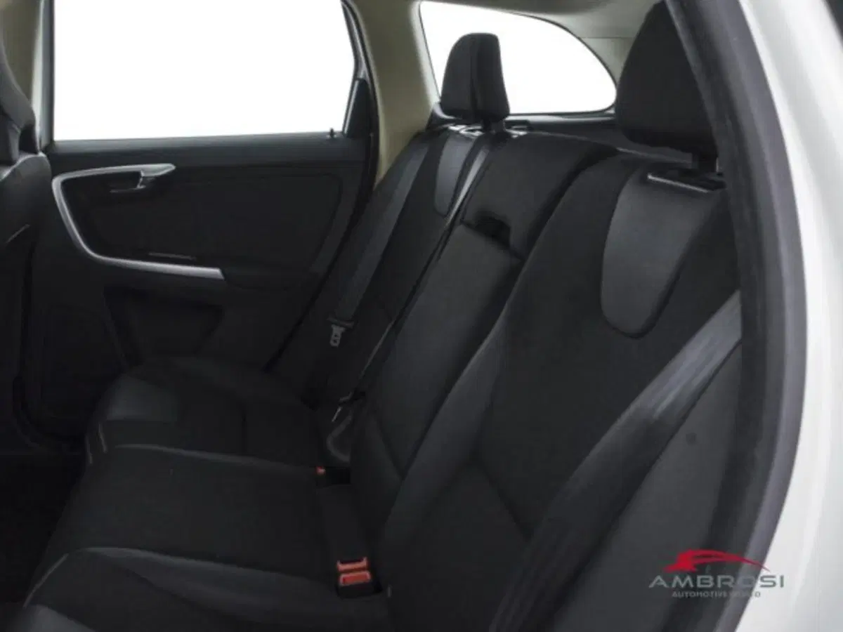 Volvo XC60 usata a Perugia (10)