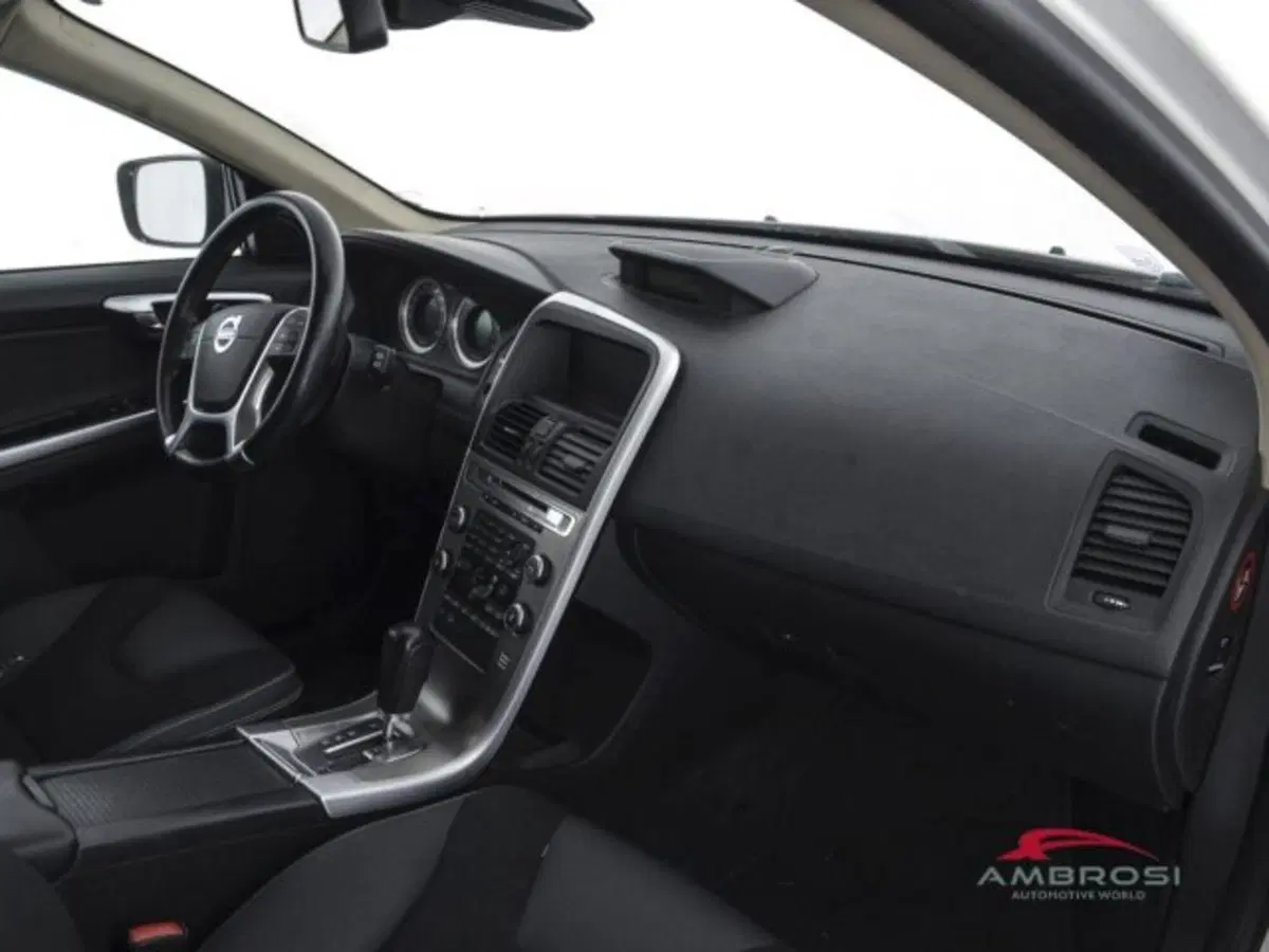 Volvo XC60 usata a Perugia (12)