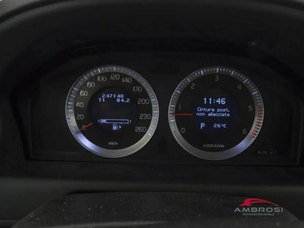 Volvo XC60 usata a Perugia (13)