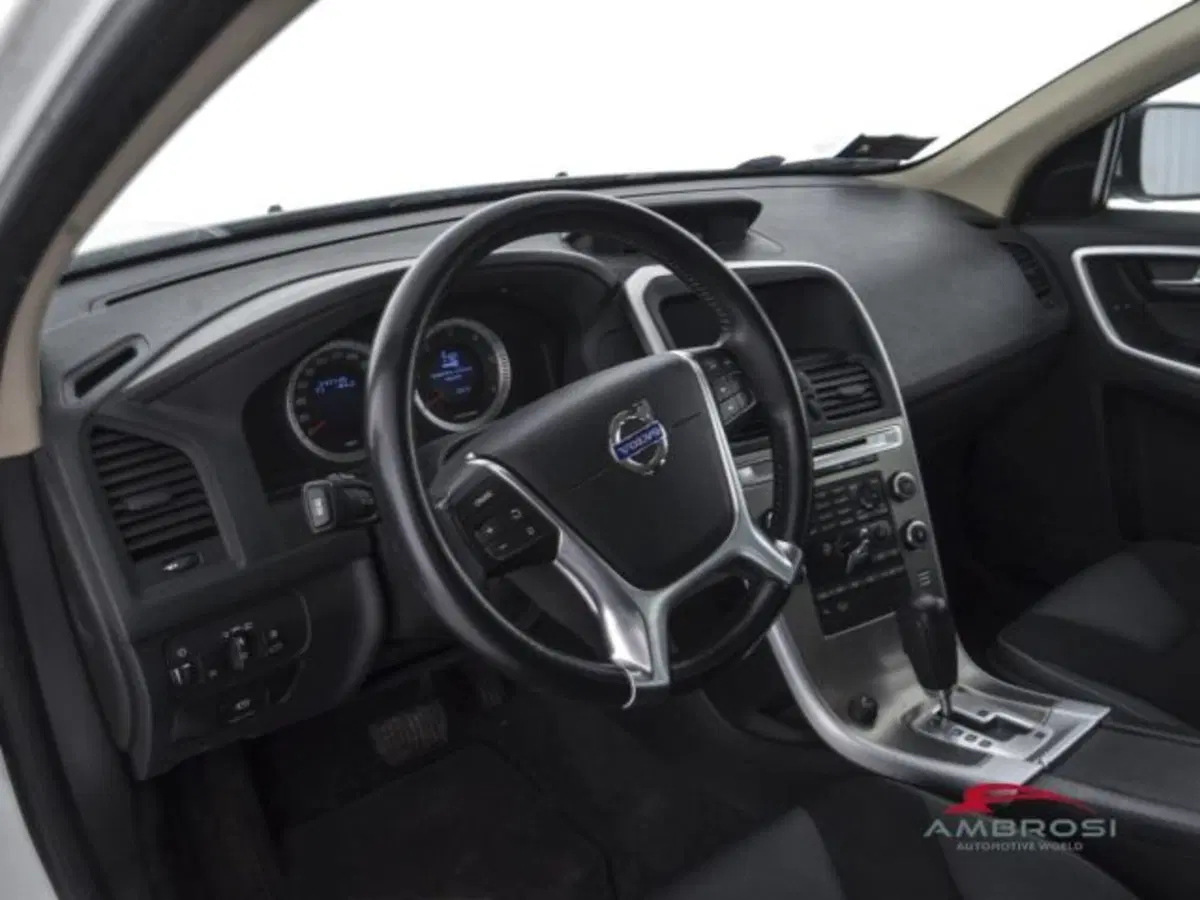 Volvo XC60 usata a Perugia (8)