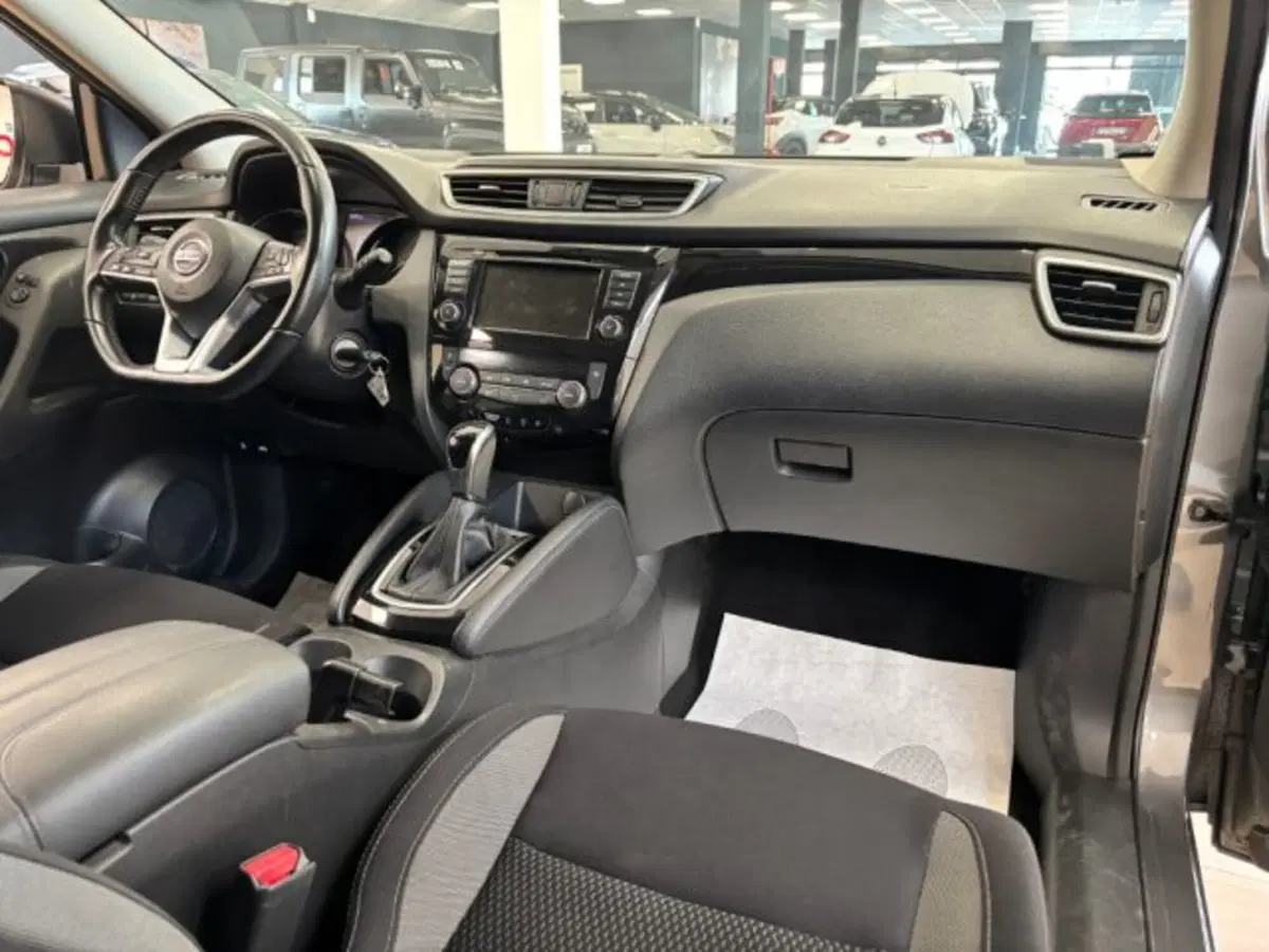 Nissan Qashqai usata a Latina (10)