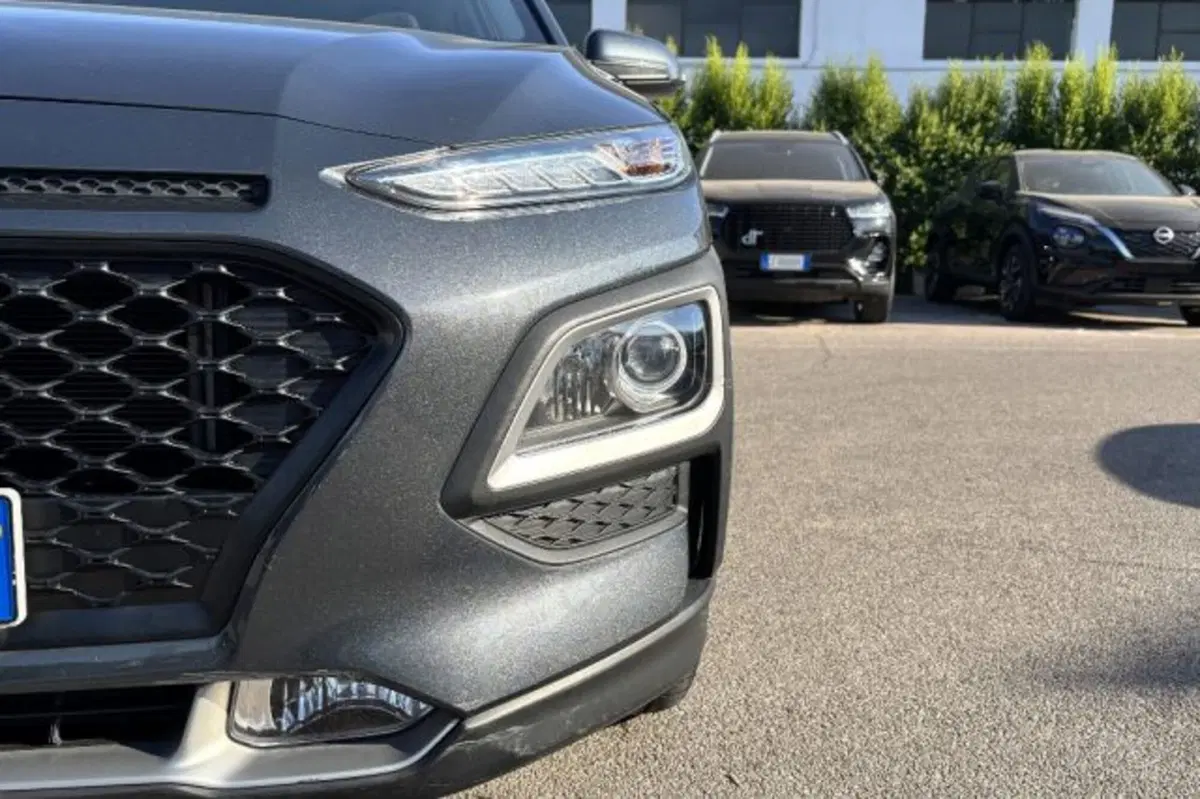 Hyundai Kona usata a Latina (11)