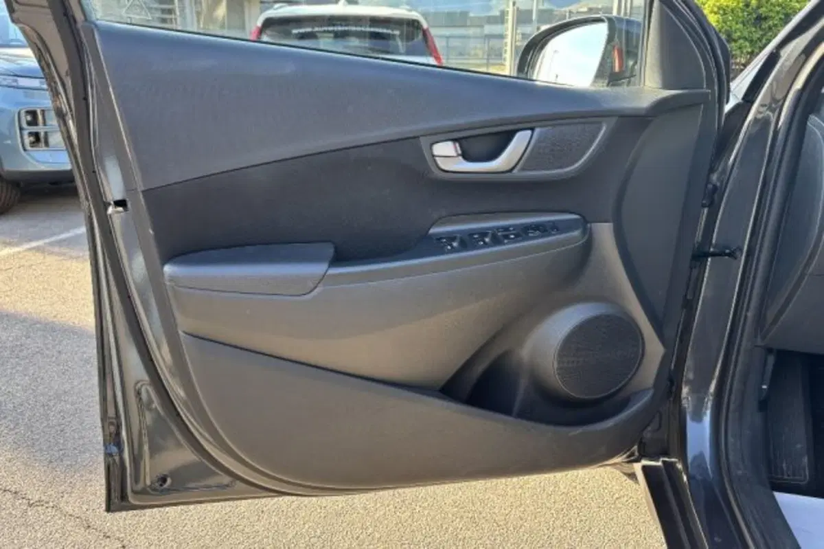 Hyundai Kona usata a Latina (12)