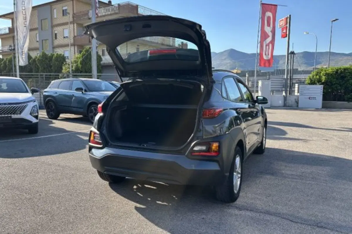 Hyundai Kona usata a Latina (7)
