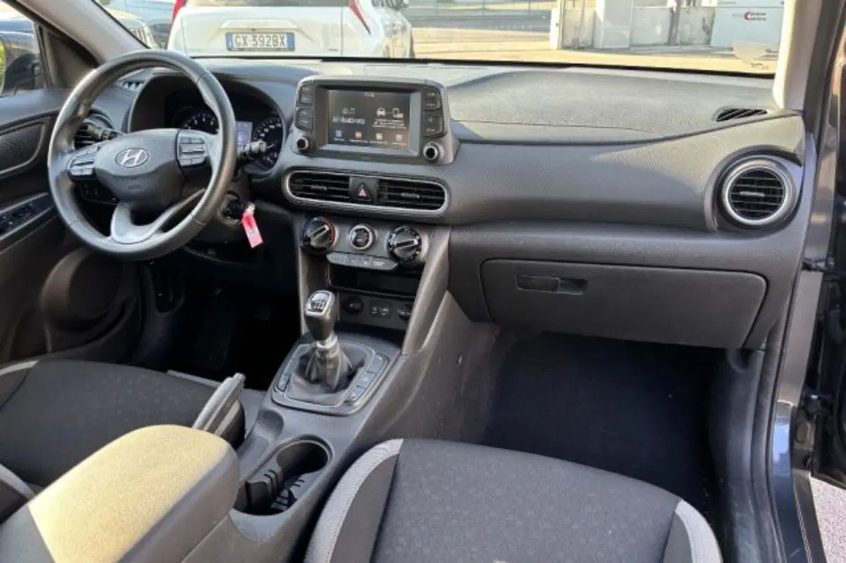 Hyundai Kona usata a Latina (9)