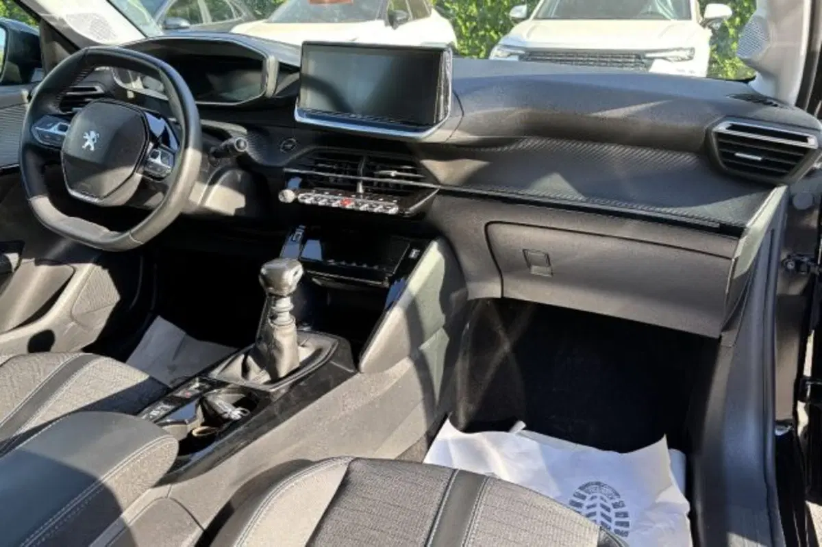 Peugeot 208 usata a Latina (10)