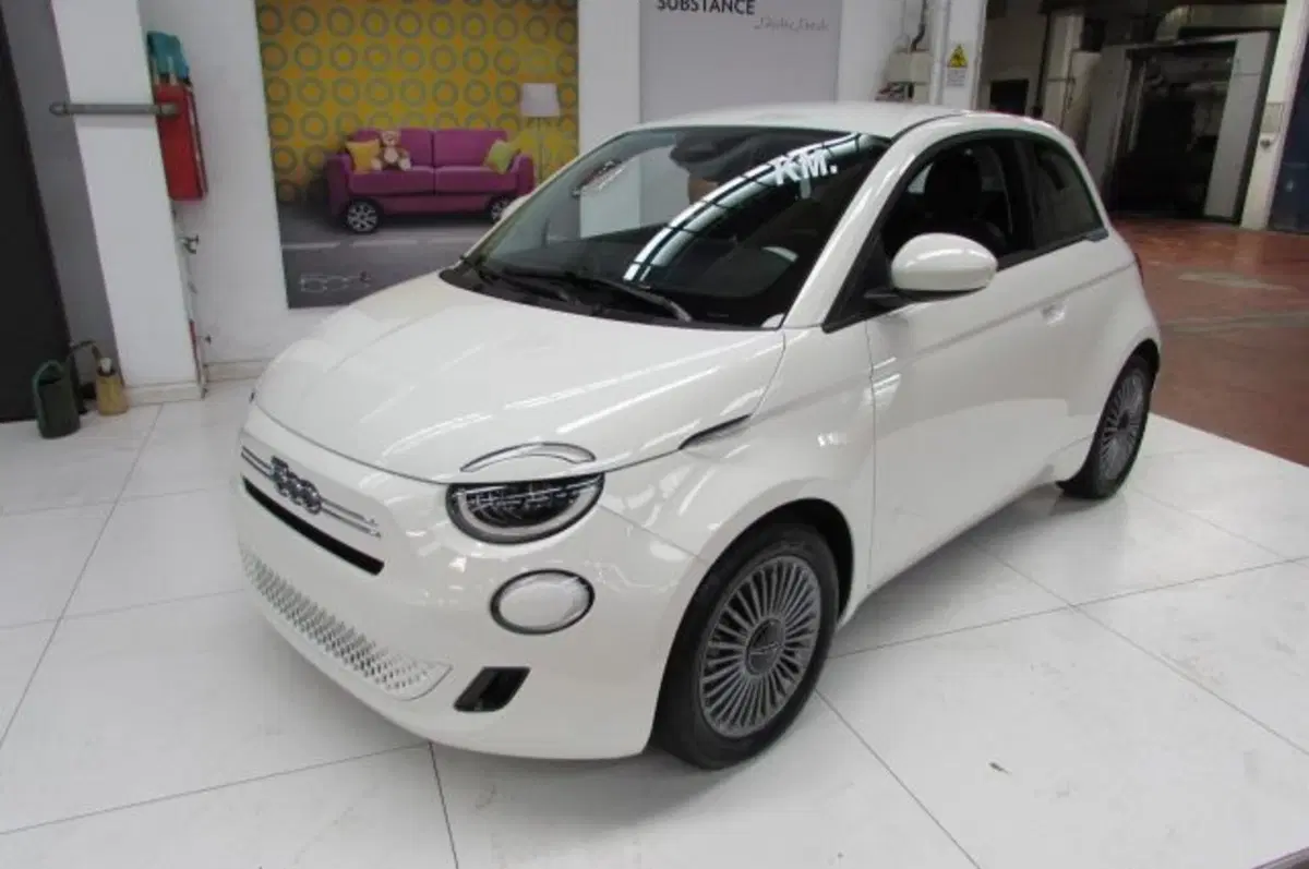 Fiat 500 nuova a Milano (2)