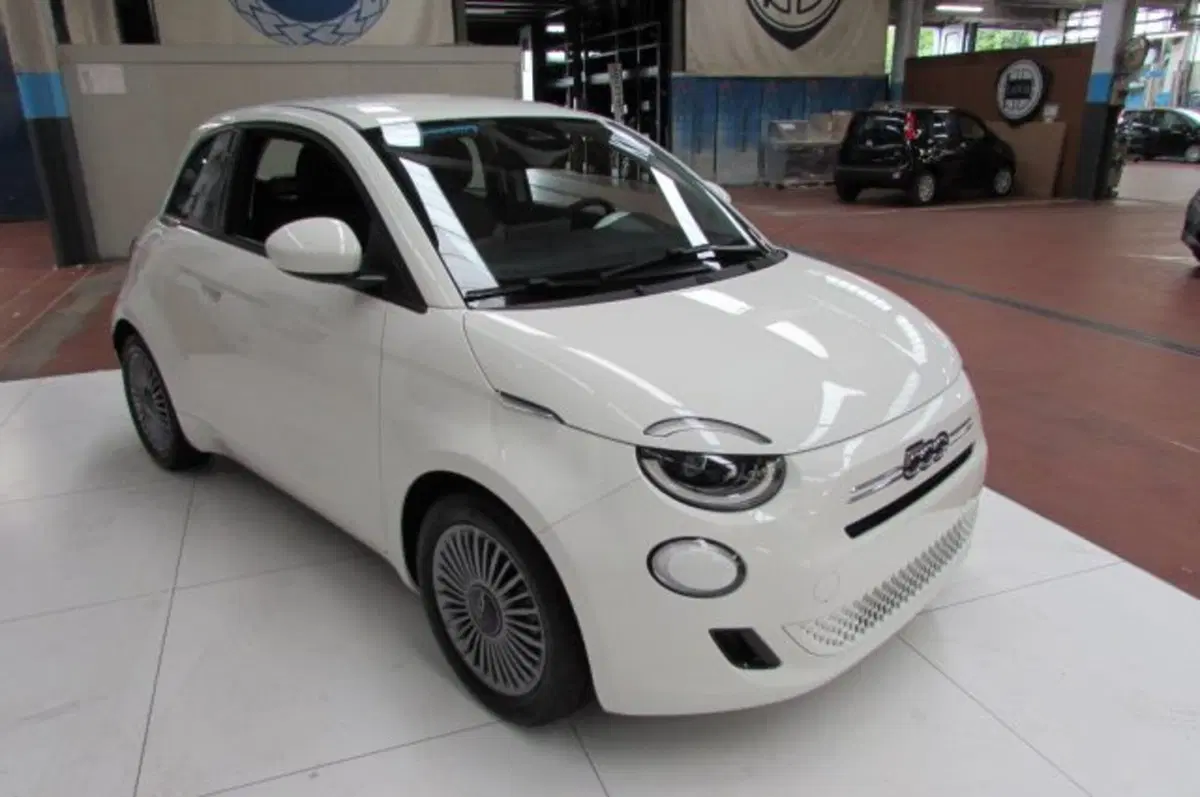 Fiat 500 nuova a Milano (3)