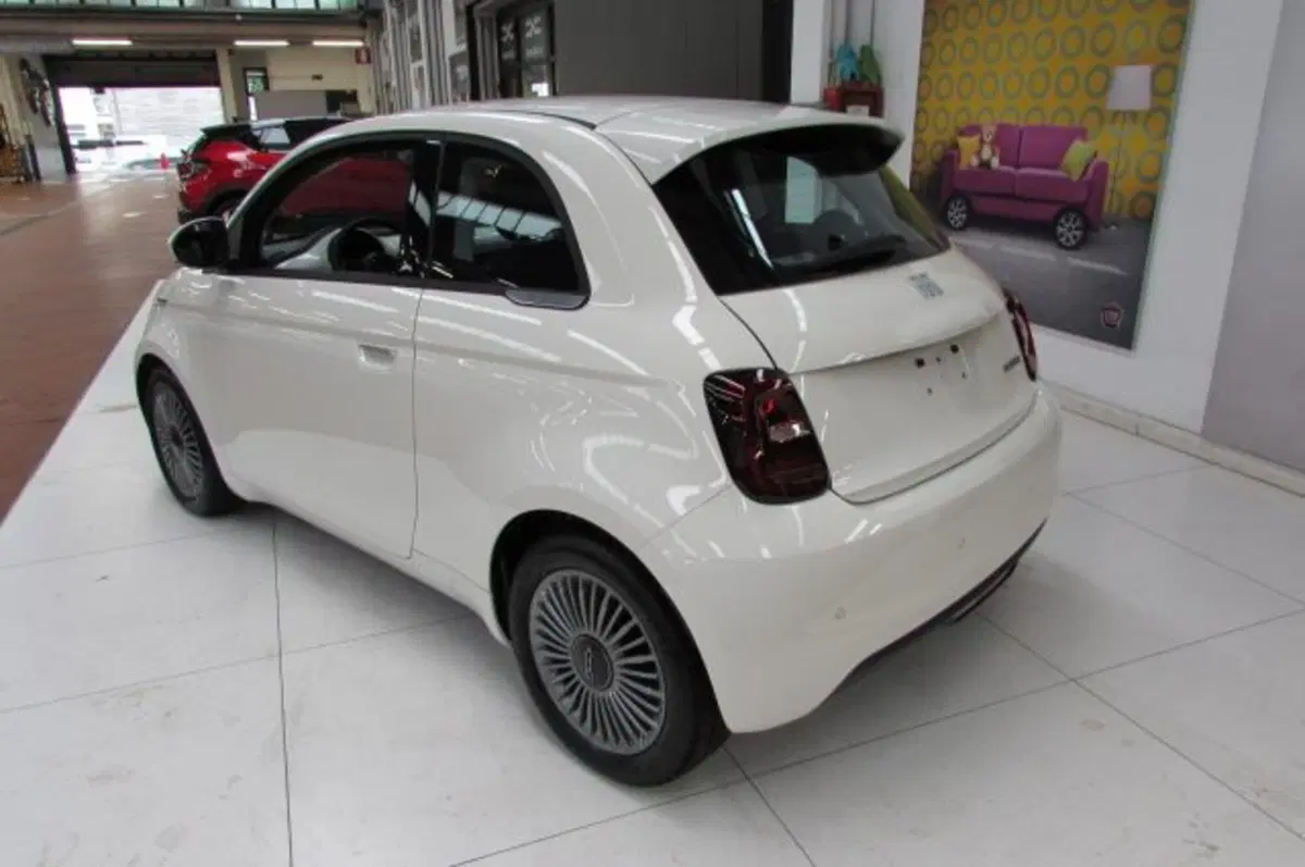 Fiat 500 nuova a Milano (4)