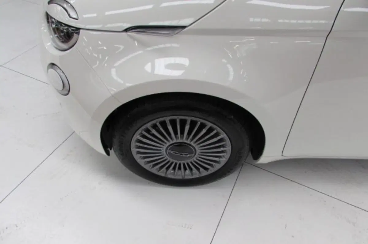 Fiat 500 nuova a Milano (6)