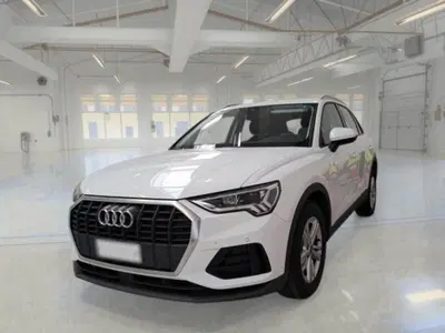 Audi Q3 35 2.0 tdi Identity Black s-tronic del 2024 usata a Corciano