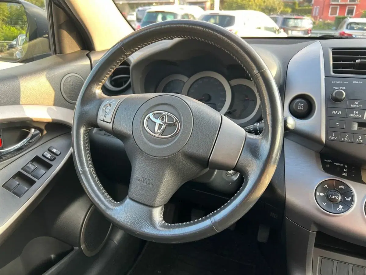 Toyota Rav4 usata a Sondrio (14)