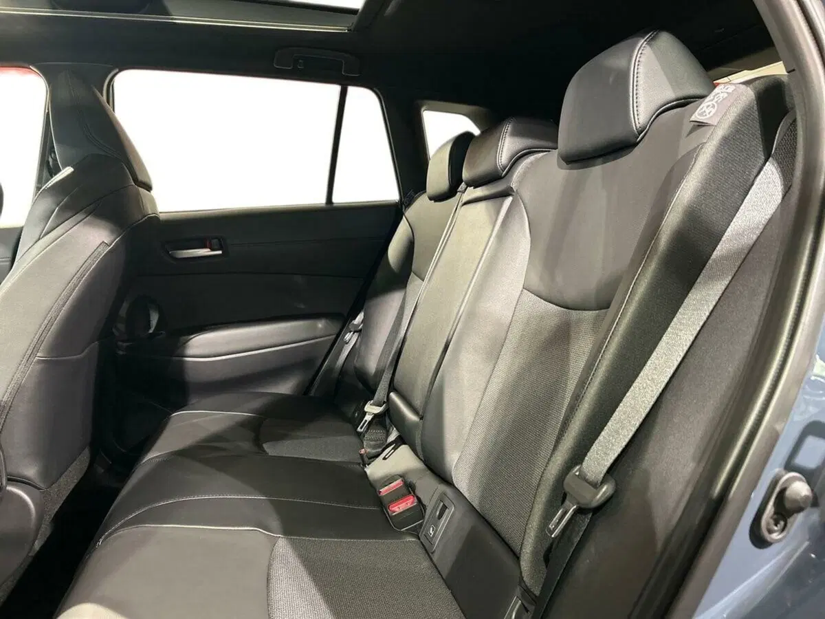 Toyota Corolla Cross usata a Sondrio (11)