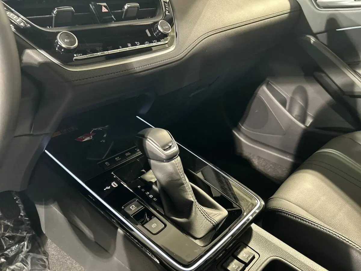 Toyota Corolla Cross usata a Sondrio (14)