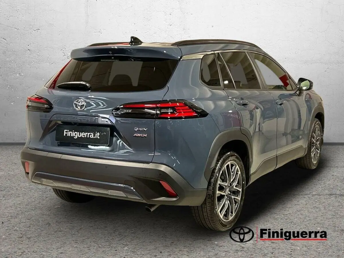 Toyota Corolla Cross usata a Sondrio (4)