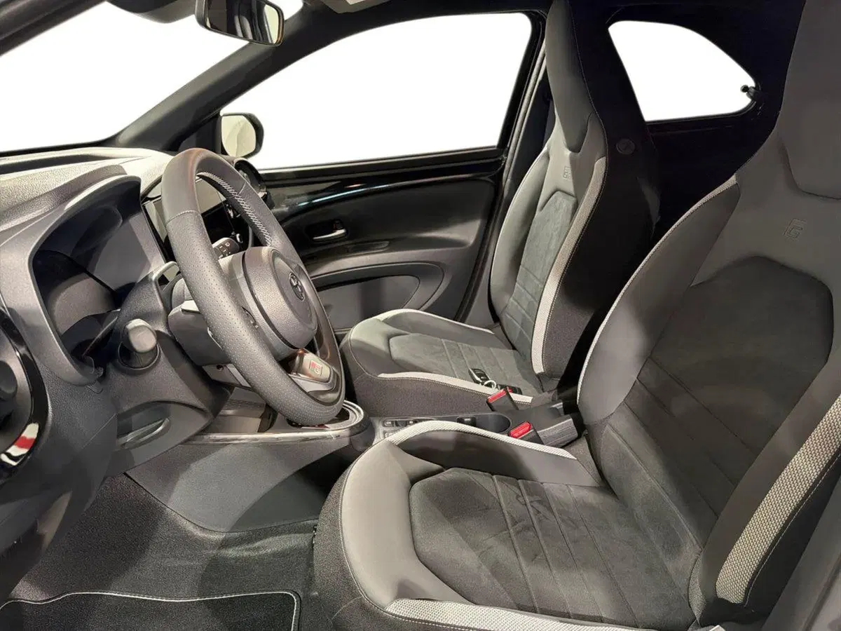Toyota Aygo X nuova a Sondrio (10)