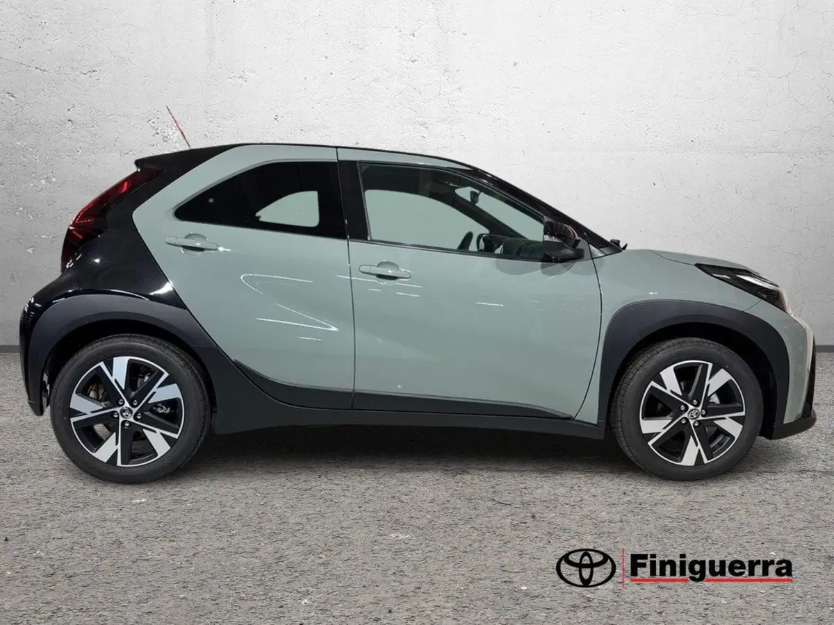 Toyota Aygo X nuova a Sondrio (3)