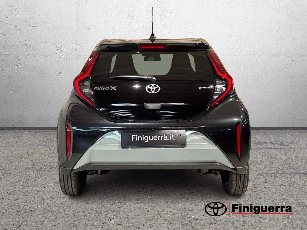 Toyota Aygo X nuova a Sondrio (5)