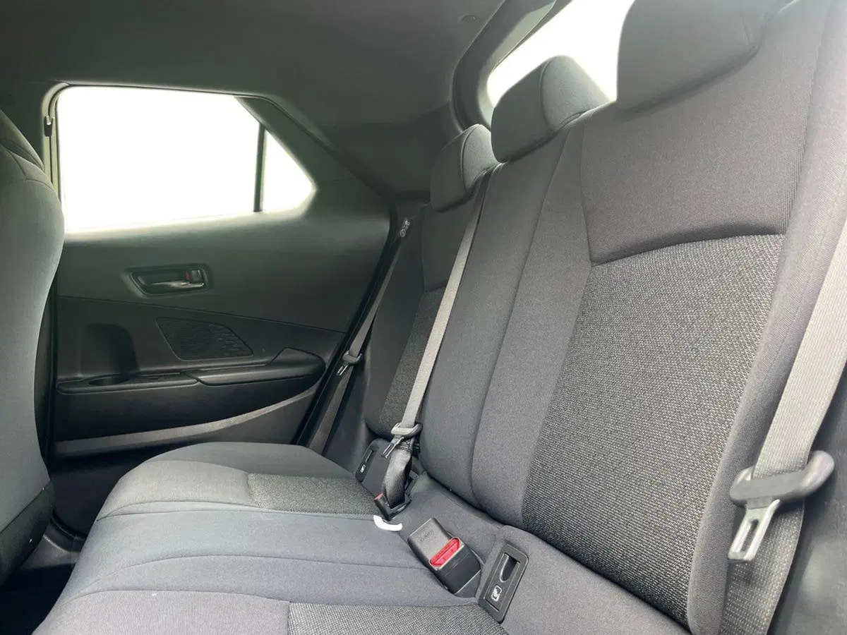 Toyota Toyota C-HR nuova a Lecco (11)