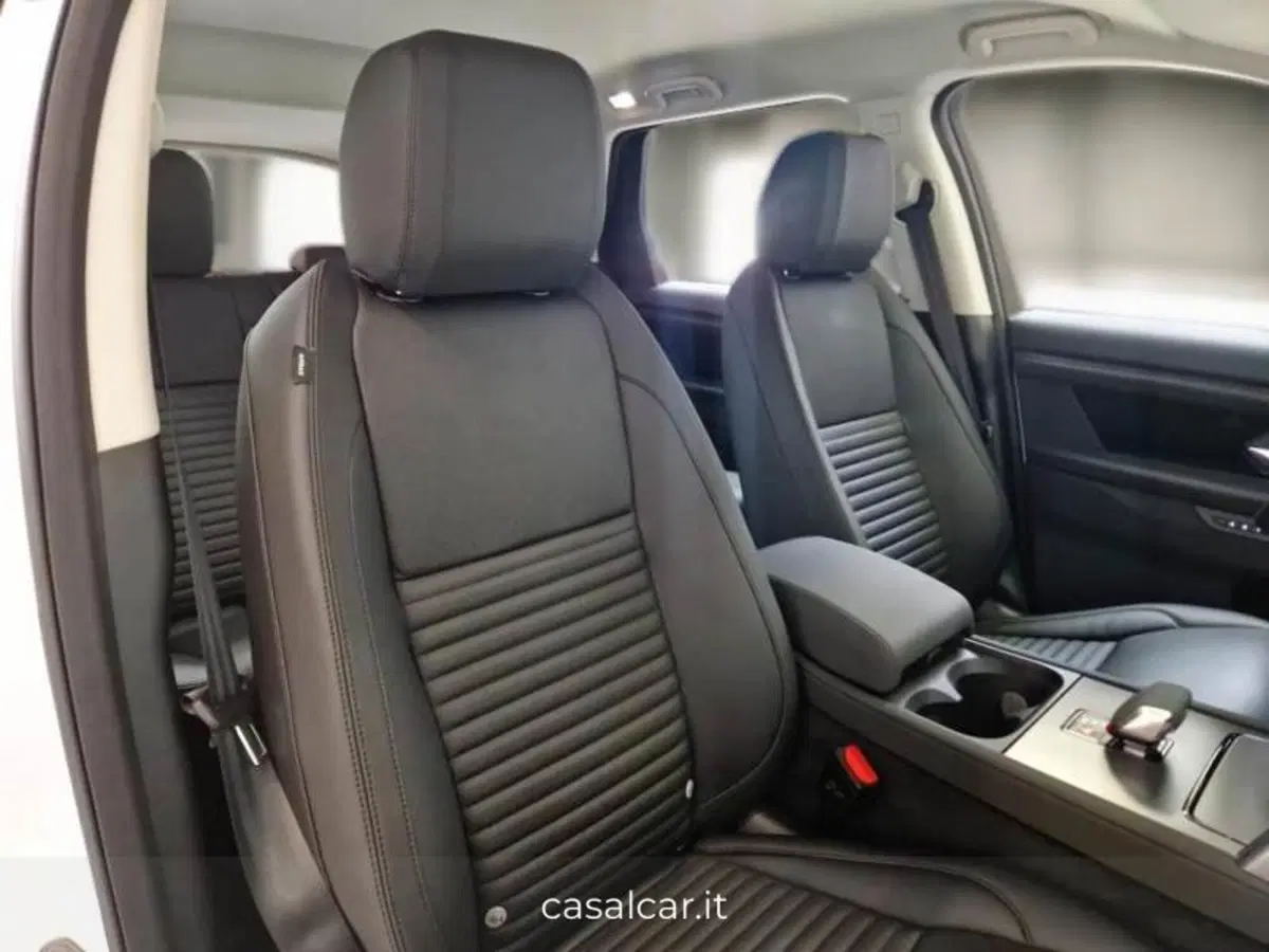 Land Rover Discovery Sport nuova a Salerno (10)