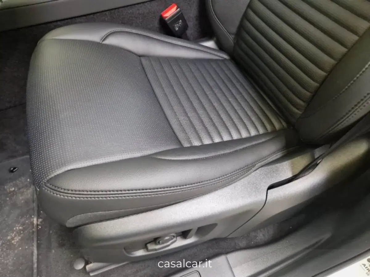 Land Rover Discovery Sport nuova a Salerno (11)