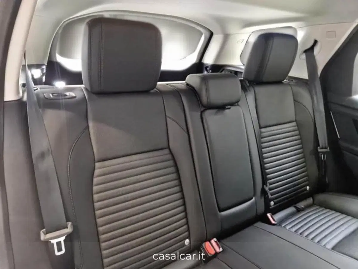 Land Rover Discovery Sport nuova a Salerno (13)