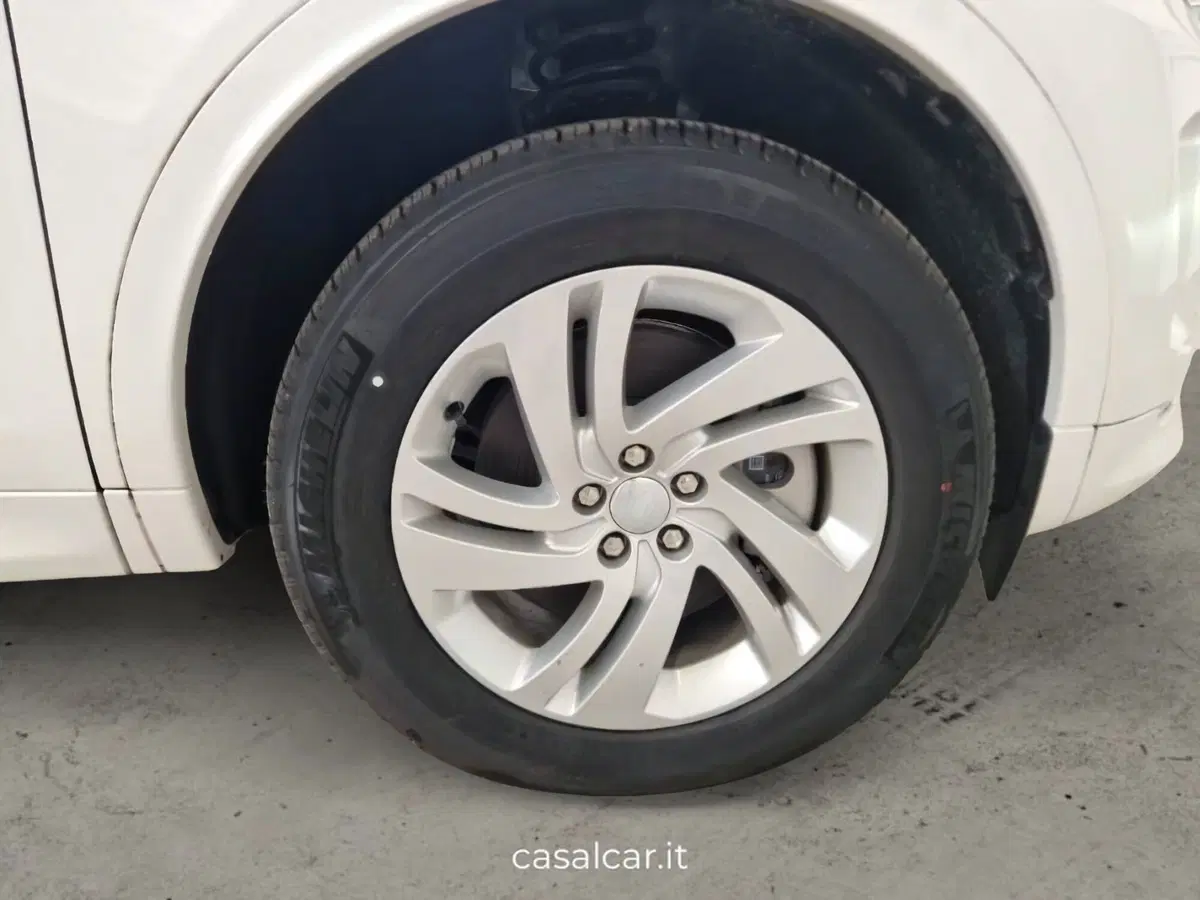 Land Rover Discovery Sport nuova a Salerno (15)