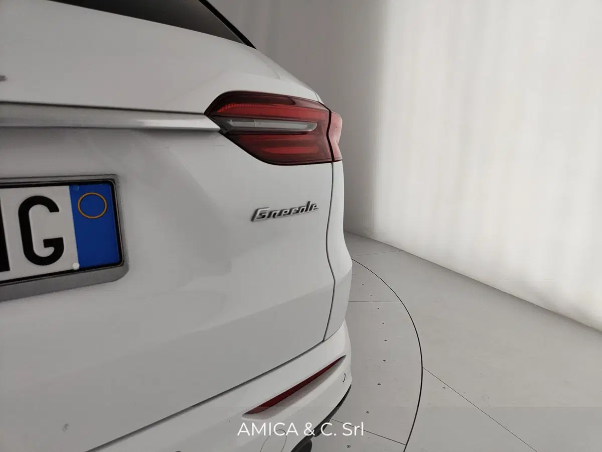 Maserati Grecale usata a Caserta (10)