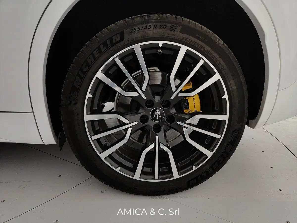 Maserati Grecale usata a Caserta (11)